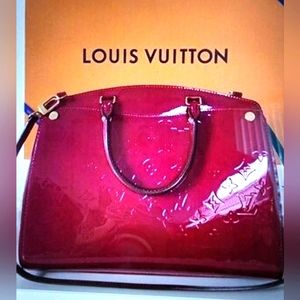 100% authentic Louis Vuitton fuchsia vernis patent leather BREA